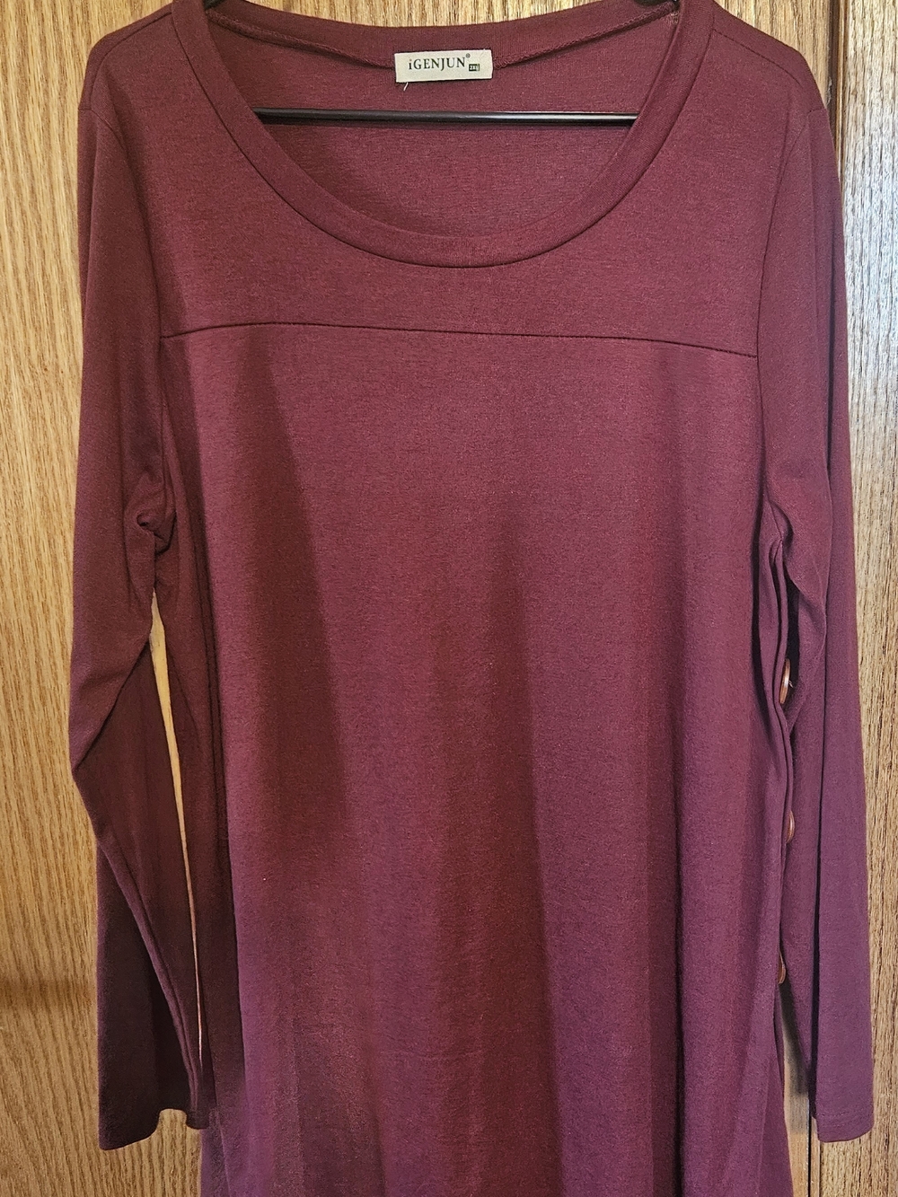 iGenjun Women's Long Sleeve Scoop Neck Top in Burgundy